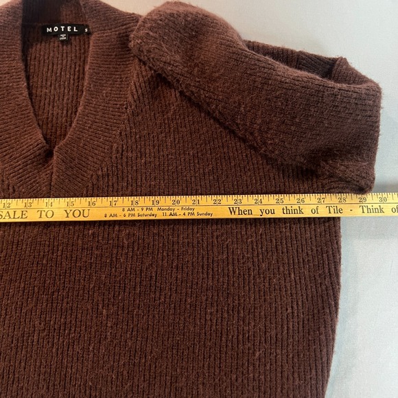 Motel Brown Fuzzy V-Neck Cropped Sweater Size Small Soft Knit Pullover Cozy Fall - Picture 4 of 6